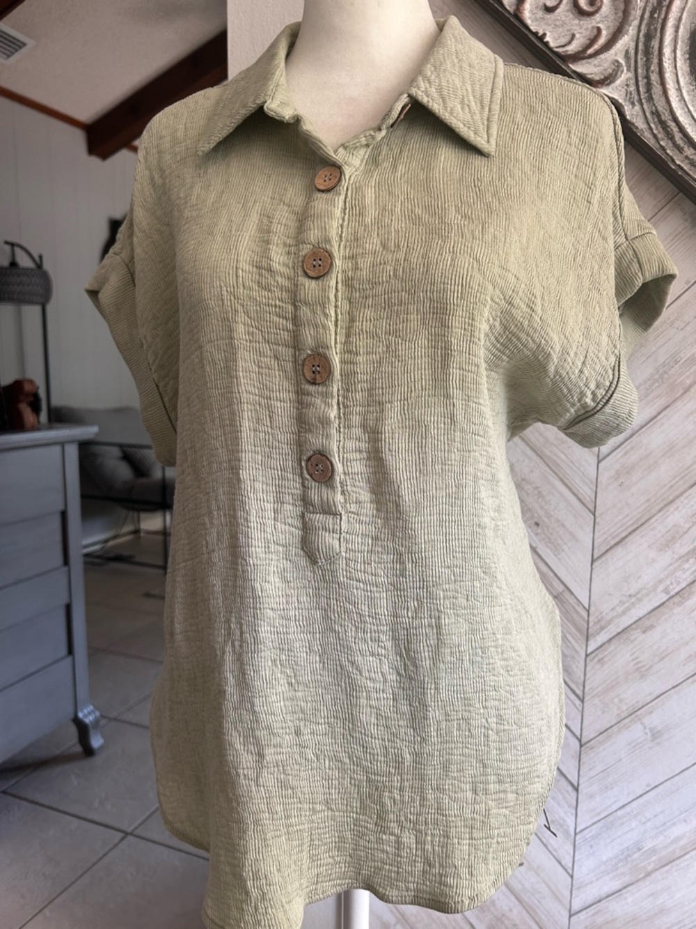MINE sage green crushed  rayon/nylon/linen blend blouse size Large